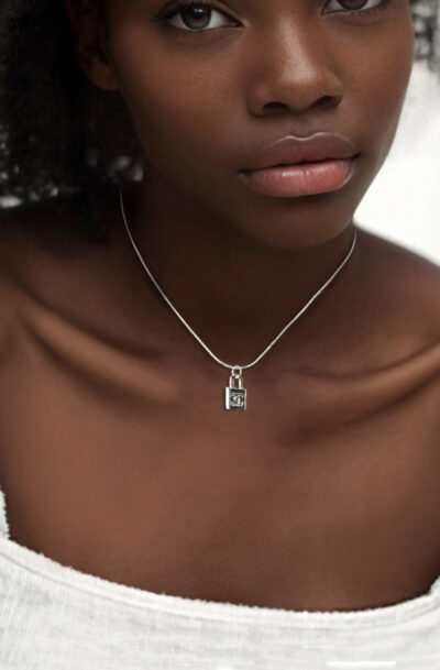 Dreamized 9 Secret silver Chanel necklace